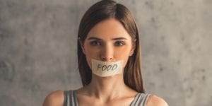 ¿Cómo se manifiesta la anorexia en adolescentes?