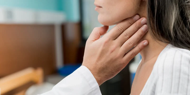 Imágenes de nódulos en la garganta