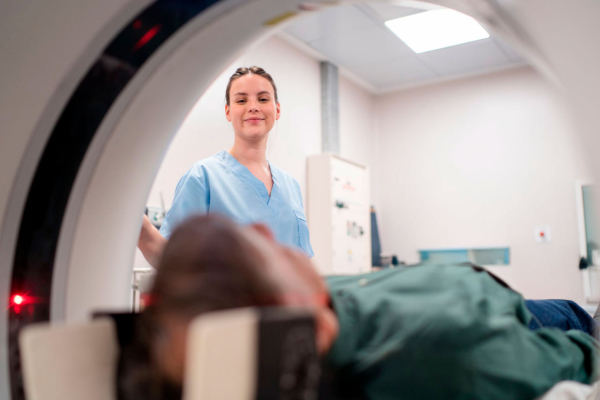 Resonancia magnética de cráneo en Écija