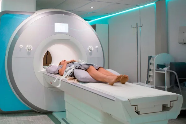 Resonancia magnética de columna vertebral completa