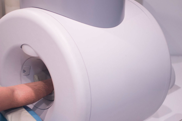 Resonancia magnética de muñeca en Écija